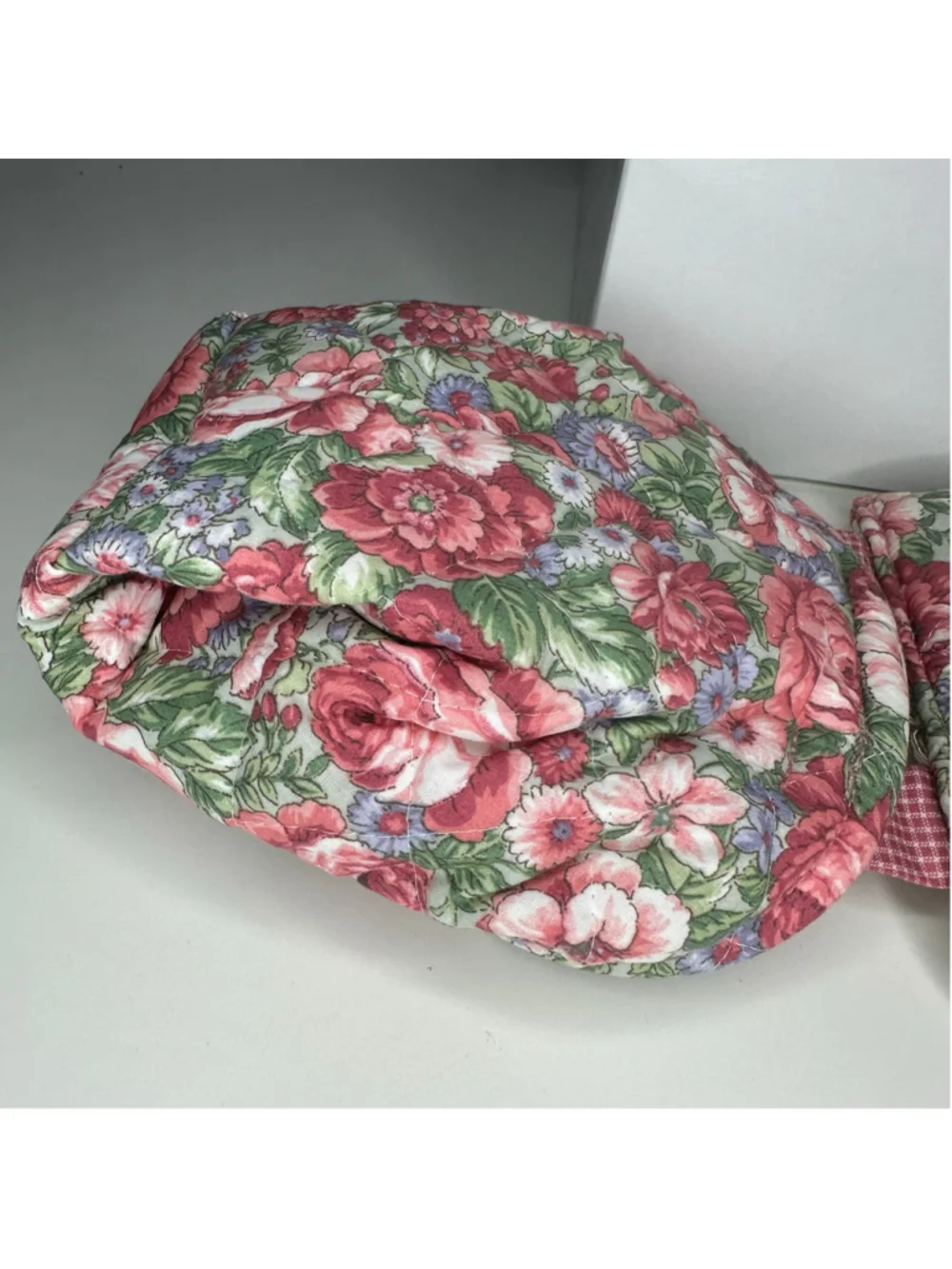 New Vintage Handmade Quilted Floral Seeing Fabric Basket & Magnetic Pin Cushion